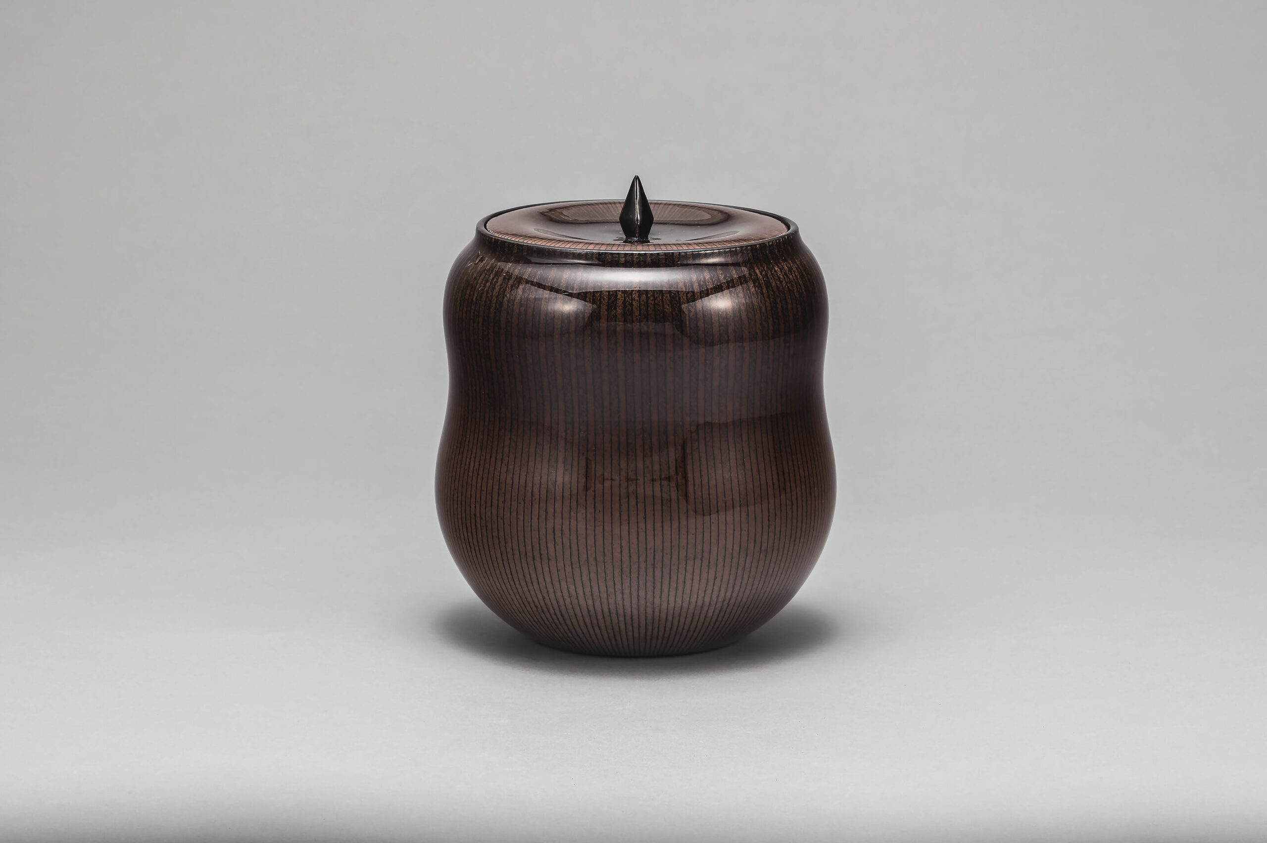 「色絵水指　紫弦」 2018　17.0×17.0×20.0